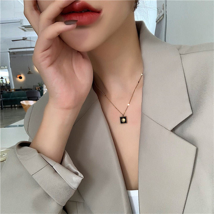 SeaShell Black Pendant Necklace