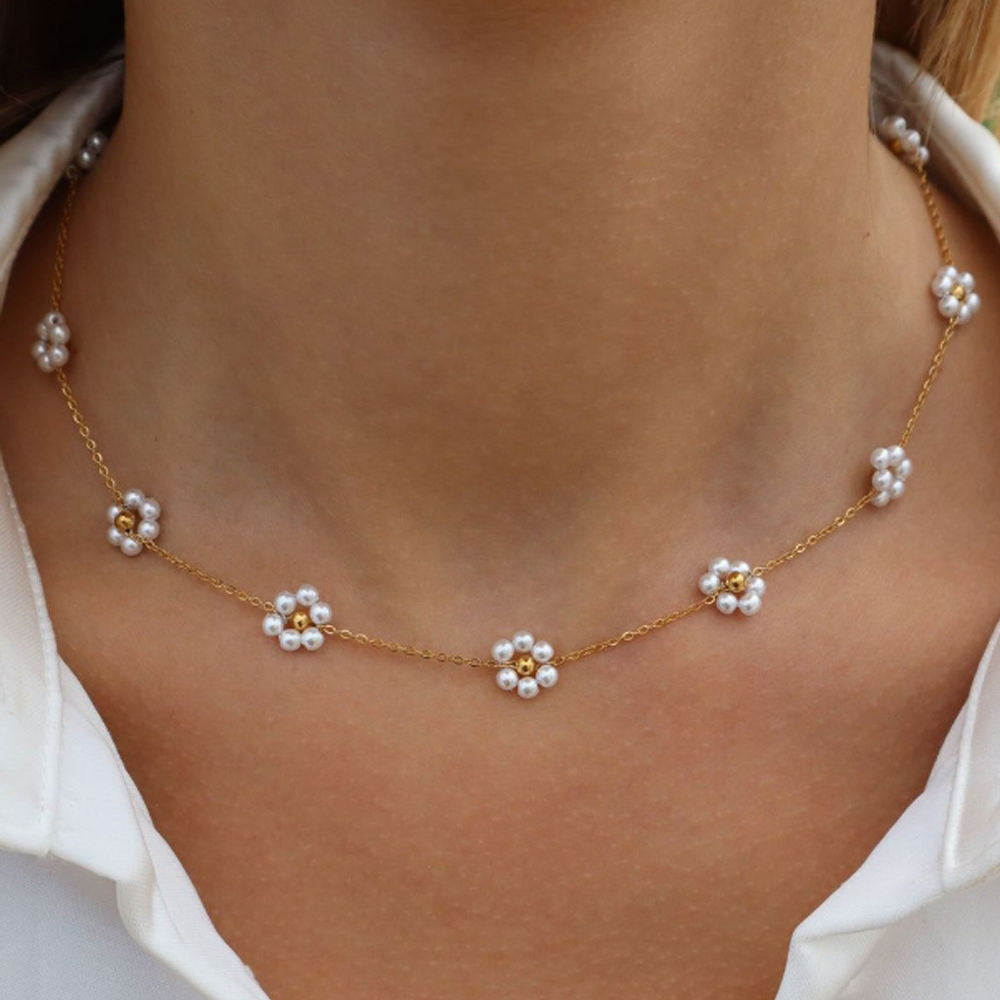 Daisy Pearl Flower Necklace