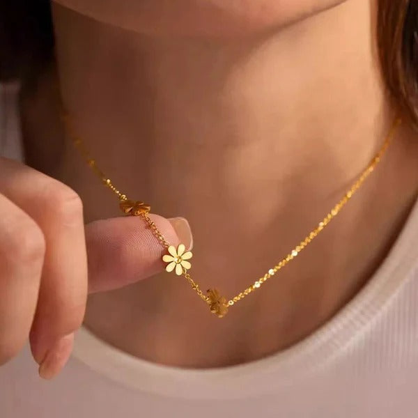 Three Flower Daisy Necklace