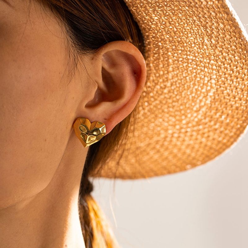 The Wrinke Heart Stud Earrings