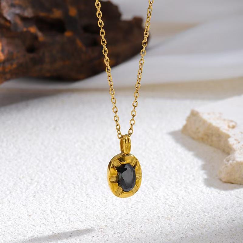Retro Black Diamond Pendant Necklace