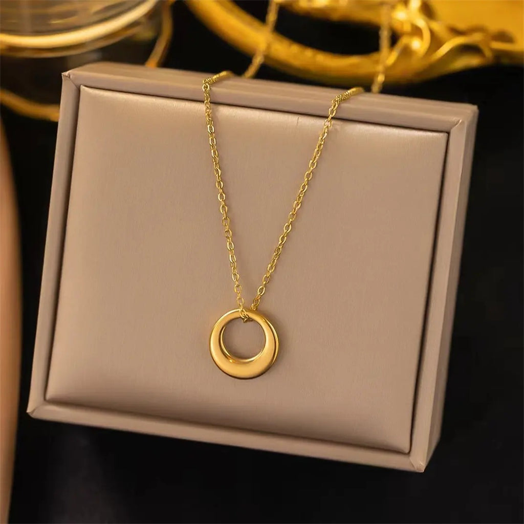 Out Circle Pendant Necklace