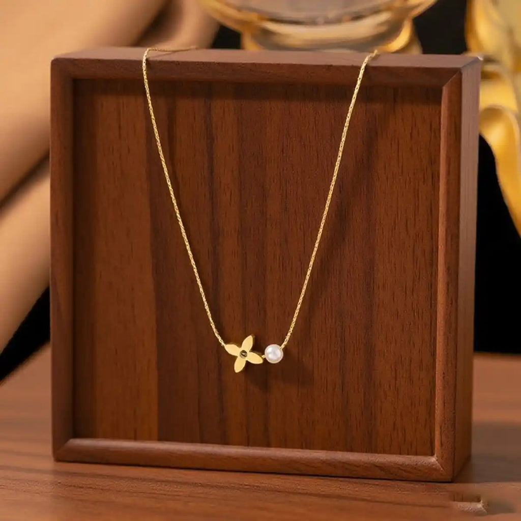 Pearl Lucky Four Leaf Clover Necklace