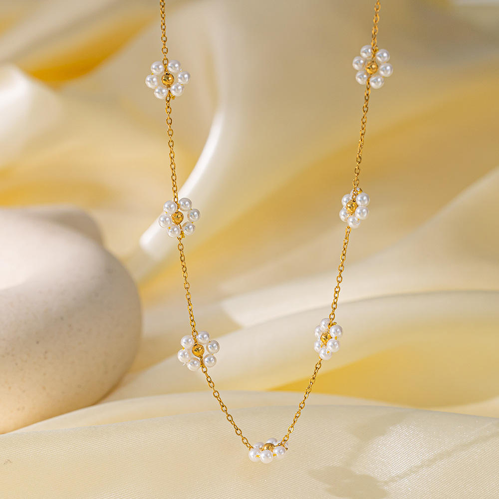 Daisy Pearl Flower Necklace