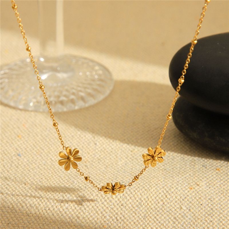 Three Flower Daisy Necklace