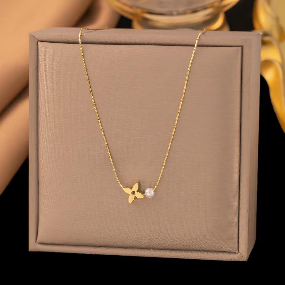 Pearl Lucky Four Leaf Clover Necklace