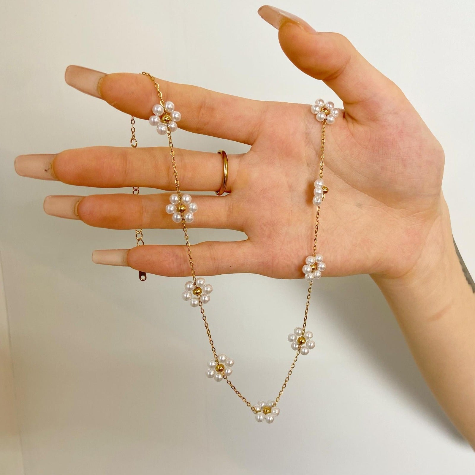 Daisy Pearl Flower Necklace