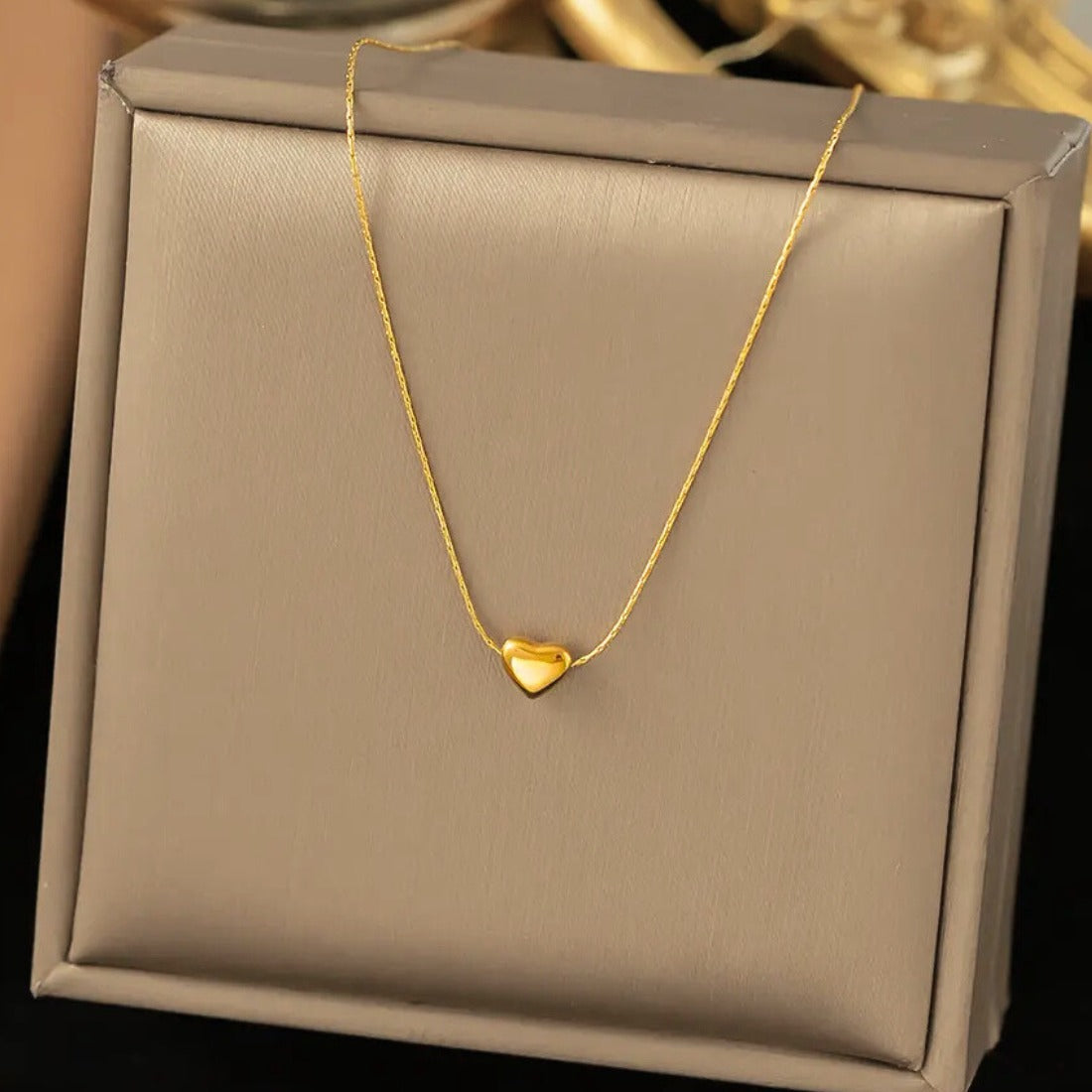 Thread Style Chain Mini Heart Necklace