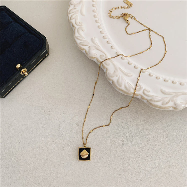 SeaShell Black Pendant Necklace